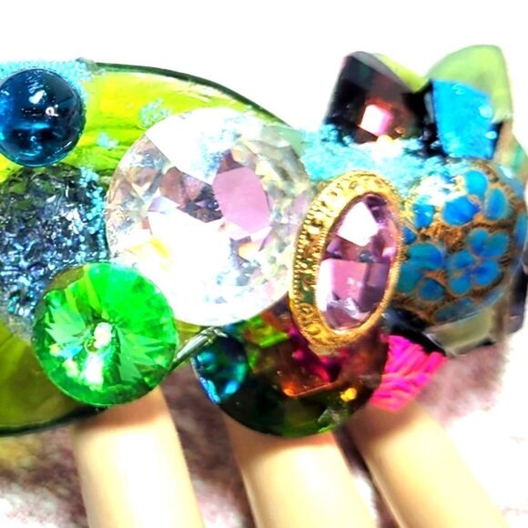 Wendy Gell Large Battette Tin Bird, Green leaf and Swarovski jewels.